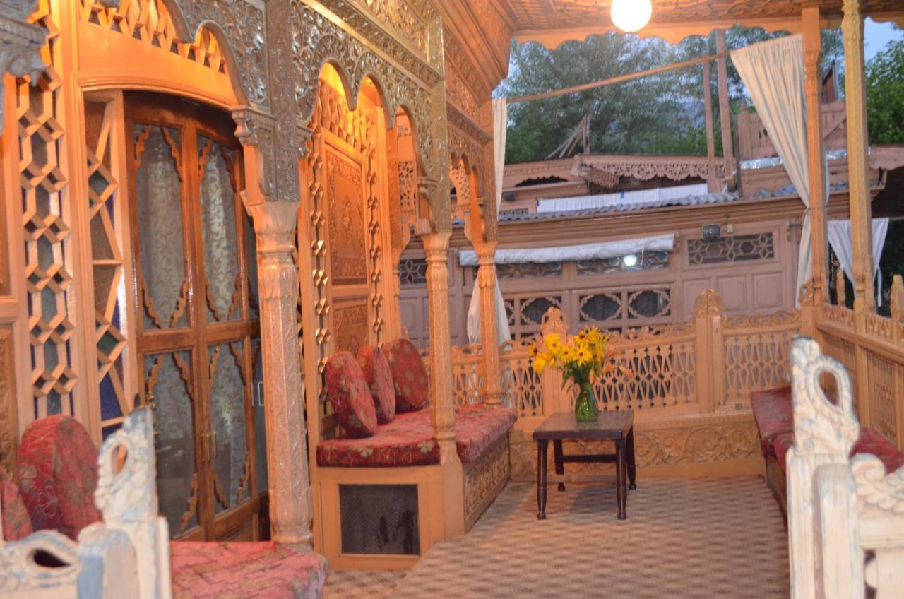 Hotel New Alexandra Houseboats Srīnagar Exterior foto