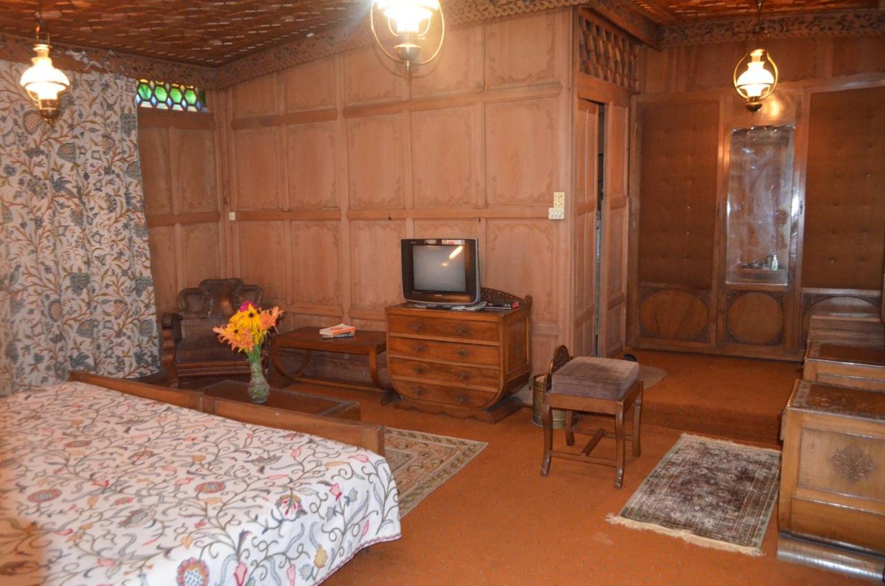 Hotel New Alexandra Houseboats Srīnagar Exterior foto