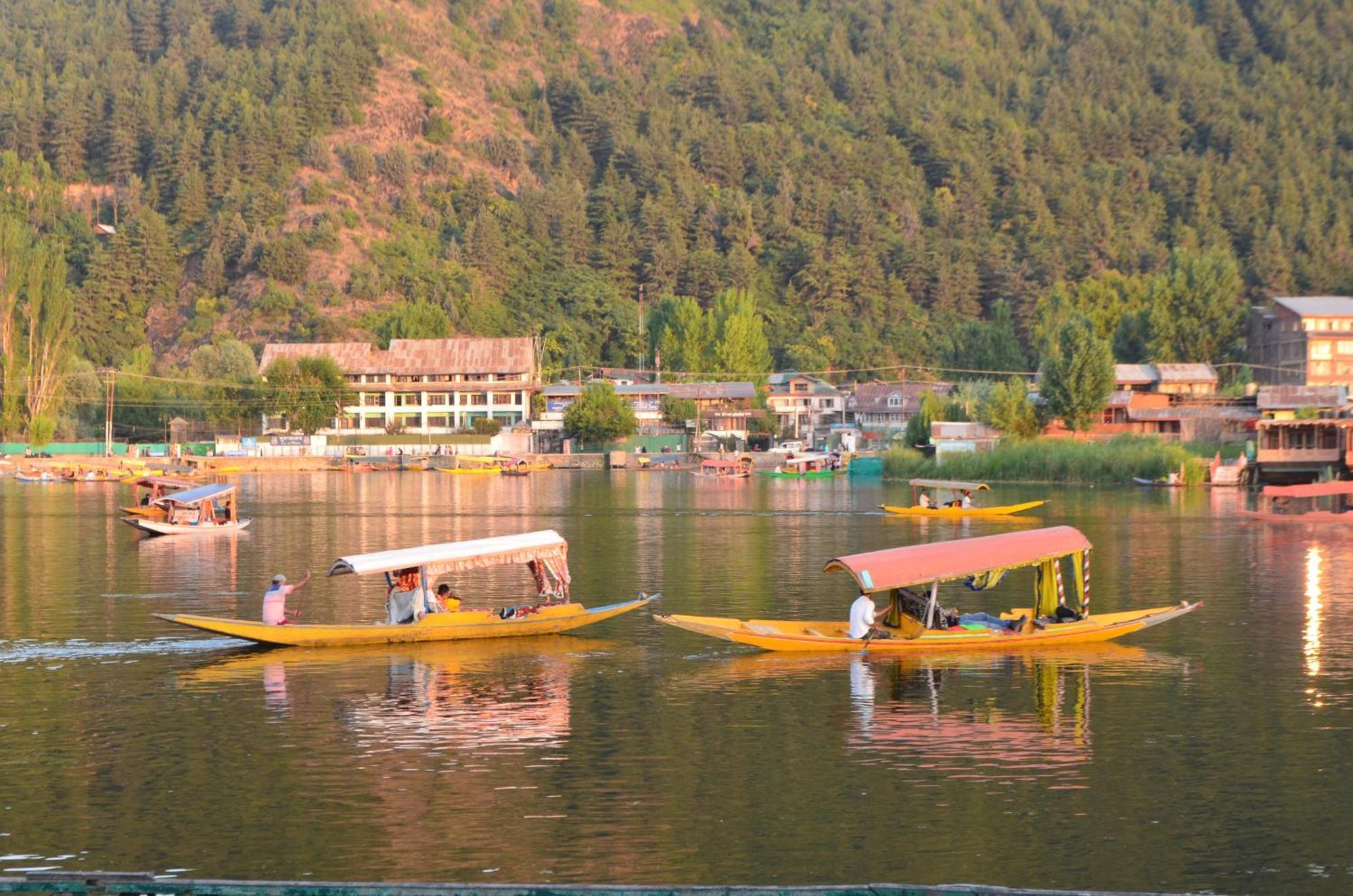 Hotel New Alexandra Houseboats Srīnagar Exterior foto