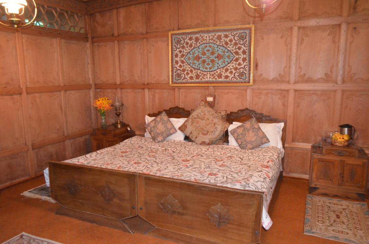 Hotel New Alexandra Houseboats Srīnagar Exterior foto