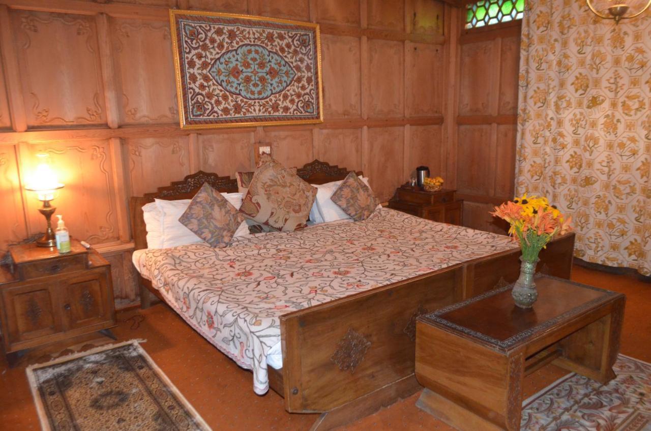 Hotel New Alexandra Houseboats Srīnagar Exterior foto